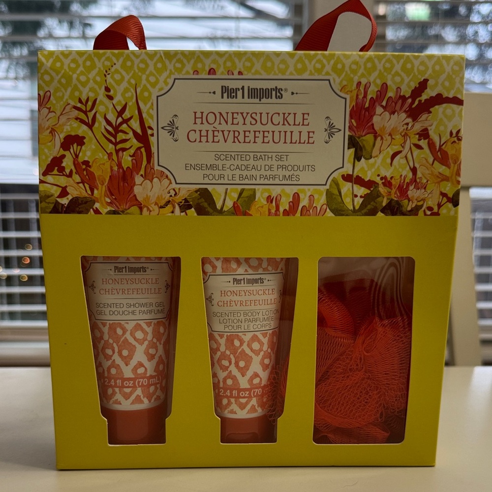 Pier 1 Honeysuckle Bath Set - Shower Gel, Lotion, Loofah, NEW IN BOX, Rare